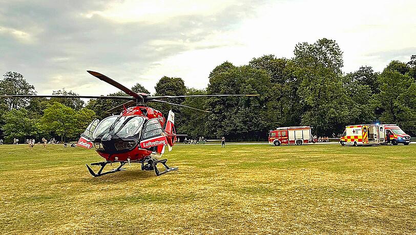 Der Intensivtransporthubschrauber Christoph München flog die Person in ein Münchner Krankenhaus. Der Intensivtransporthubschrauber Christoph München flog die Person in ein Münchner Krankenhaus.