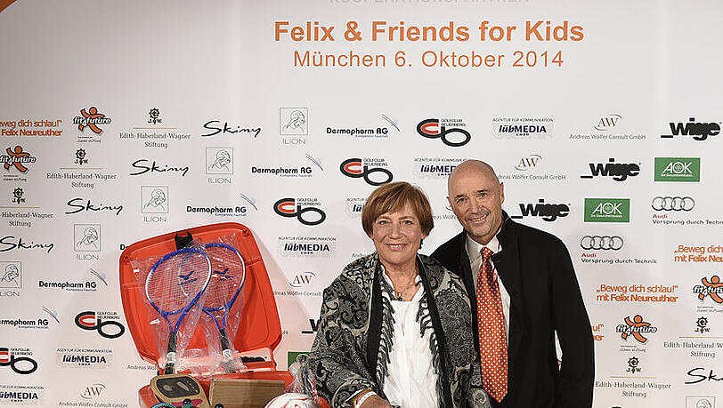 Mit dabei auch Felix Eltern Rosi Mittermaier und Christian Neureuther . Mit dabei auch Felix Eltern Rosi Mittermaier und Christian Neureuther .