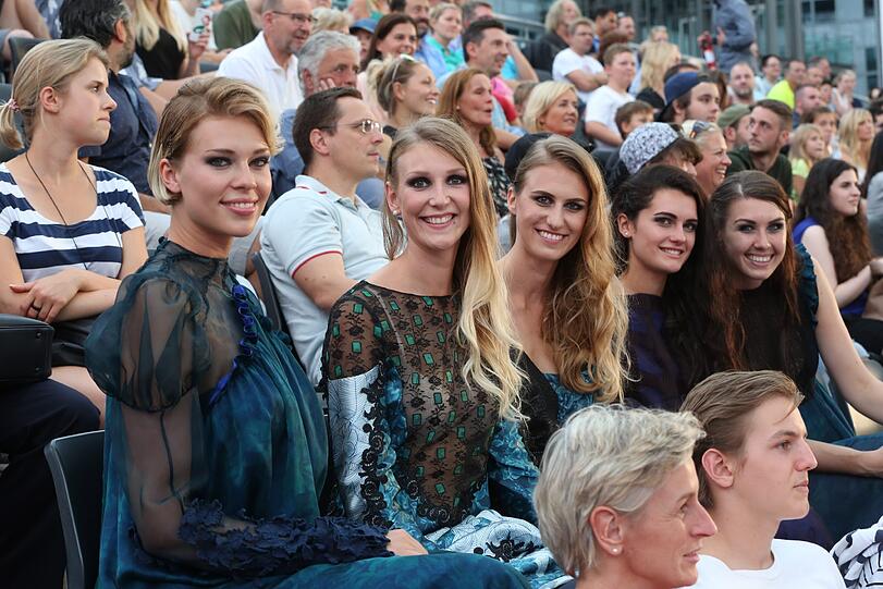 Models und Mountainbiker am Flughafen: Die Bilder vom "Schöne Münchnerin"-Wildcard-Event beim "Bike & Style"-Festival zum Durchklicken.