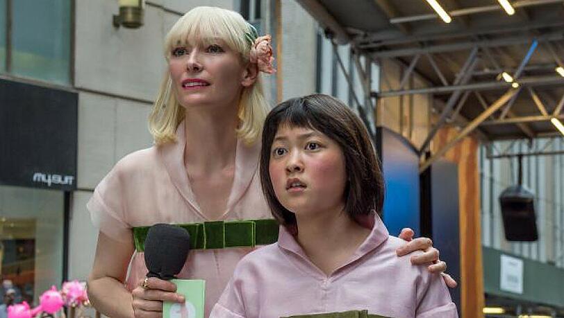 Um Netflix' Wettbewerbsbeitrag "Okja" mit Tilda Swinton (links) und Ahn Seo-hyeon in den Hauptrollen, gab es 2017 heftigen Streit in Cannes.