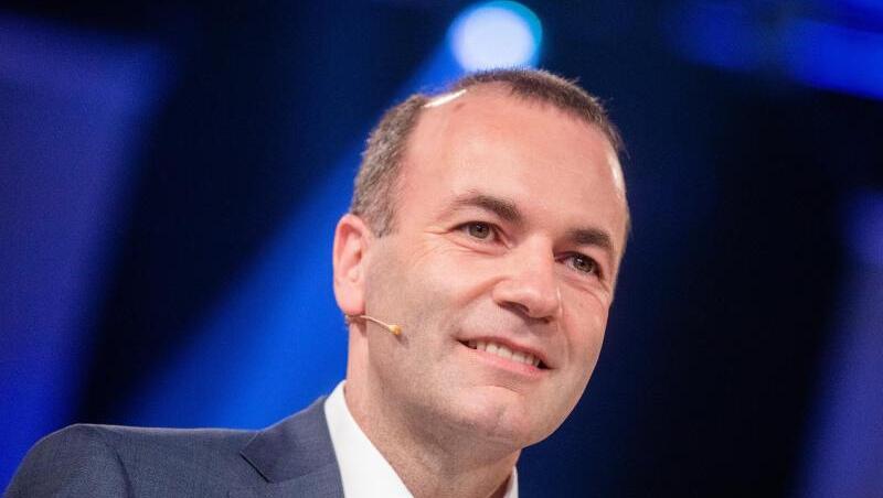 Manfred Weber (EVP) steht vor der Live-Sendung "Wahlarena zur Europawahl" im Fernsehstudio. Foto: Rolf Vennenbernd/Archivbild Manfred Weber (EVP) steht vor der Live-Sendung "Wahlarena zur Europawahl" im Fernsehstudio. Foto: Rolf Vennenbernd/Archivbild