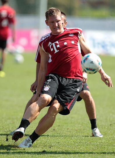 Spaßvogel Ribéry macht die Musik: Der Bayern-star übernahm im Trainingslager kurzerhand das DJ-Pult. Die Bilder