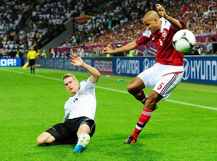 LARS BENDER: Note 2. Der Ersatzmann für den gesperrten Boateng mit seinem Startelf-Debüt. Etwas zurückhaltend, ging bei seinen Aktionen zunächst auf Nummer sicher, erlöste die Elf dann aber mit seinem Tor zum 2:1.