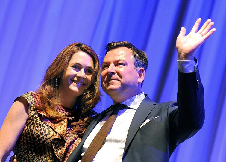 CSU-Kandidat Josef Schmid bedankt sich bei seinen Anhängern.