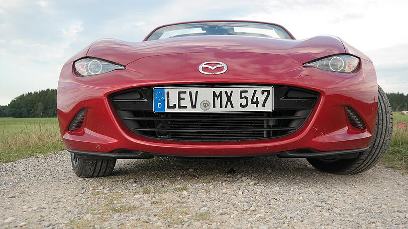 Breit, flach, schnittig: Der Mazda MX-5 RF hat die typischen Roadster-Proportionen.