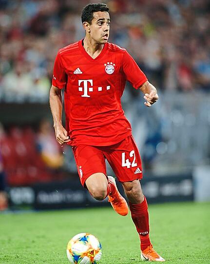 Sarpreet Singh (20) wurde vor der Saison für 650.000 Euro aus Neuseeland verpflichtet, wo er trotz des jungen Alters schon im A-Nationalteam zu Einsätzen kommt. Sicher eines der vielseitigsten Talente aus dem Bayern-Nachwuchs, kann offensiv fast alle Positionen spielen. Gehört mit vier Toren und sieben Vorlagen zu den Leistungsträgern in der zweiten Mannschaft. Kommt der nächste Müller aus Neuseeland?