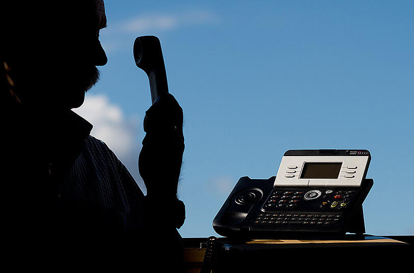 Der unbekannte Mann gab sich am Telefon als Mitarbeiter der Stadtsparkasse aus. (Symbolbild)
