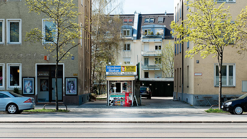Winzig klein genau in der Einfahrt: dieser urige Minikiosk an der Leonrodstraße 65/67.