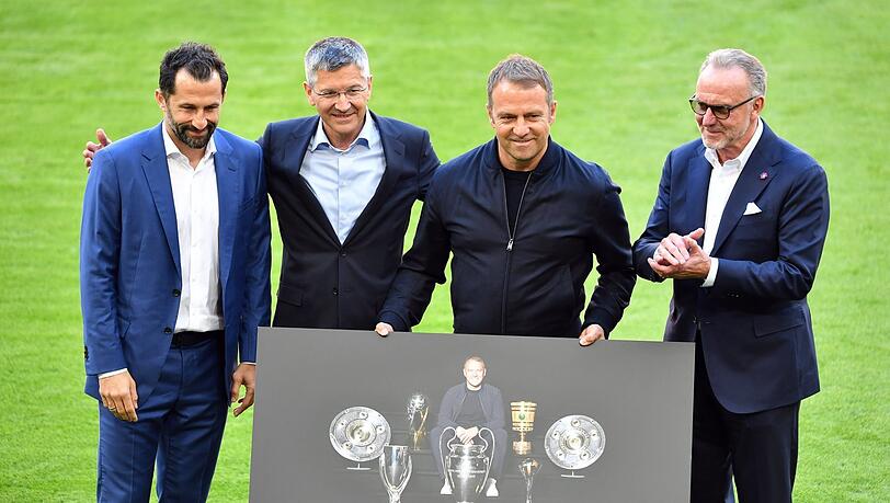 Der Sieben-Titel-Hansi: Flick gilt als der erfolgreichste Bayern-Trainer der Neuzeit - trotzdem entschied er sich aufgrund des Dauerzoffs mit Ex-Sportvorstand Hasan Salihamidzic (l.) den Rekordmeister zu verlassen und beim DFB anzuheuern.