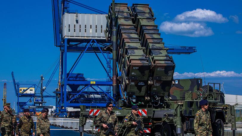 Ein Patriot-Flugabwehrsystem bei einer Bundeswehr&uuml;bung - in dem System sind auch Vincorion-Komponenten verbaut.