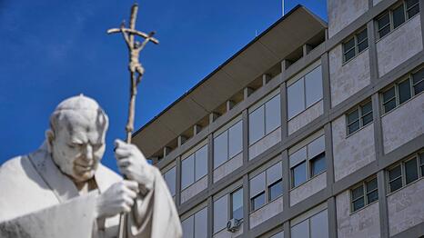 In der Gemelli-Klinik in Rom werden die P&auml;pste traditionell behandelt.
