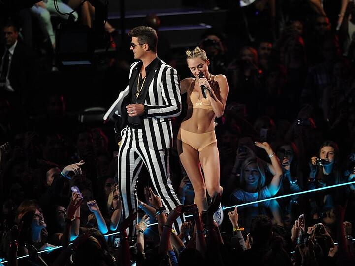 Miley Cyrus und Robin Thicke bei den VMAs