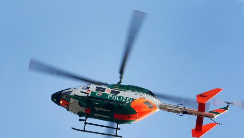 Ein Polizeihubschrauber kreist durch die Luft. Foto: Roland Weihrauch/dpa/Archivbild Ein Polizeihubschrauber kreist durch die Luft. Foto: Roland Weihrauch/dpa/Archivbild