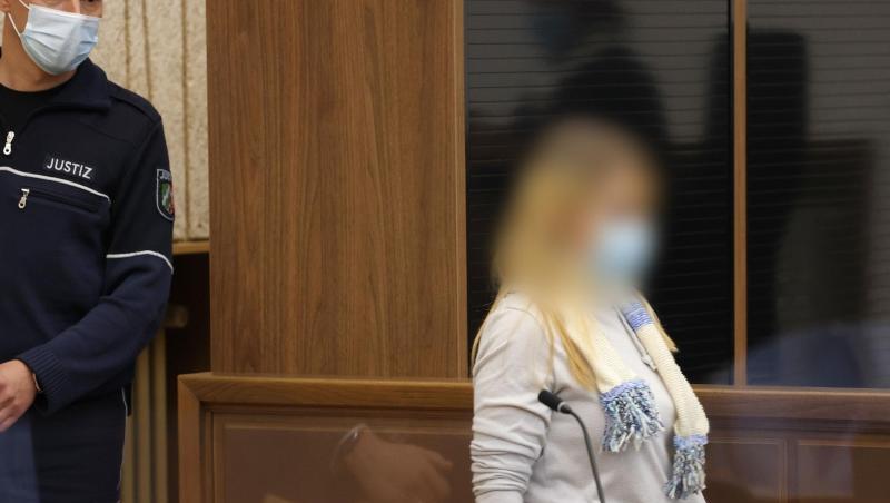 Die 28-jährige Angeklagte im Gerichtssaal.