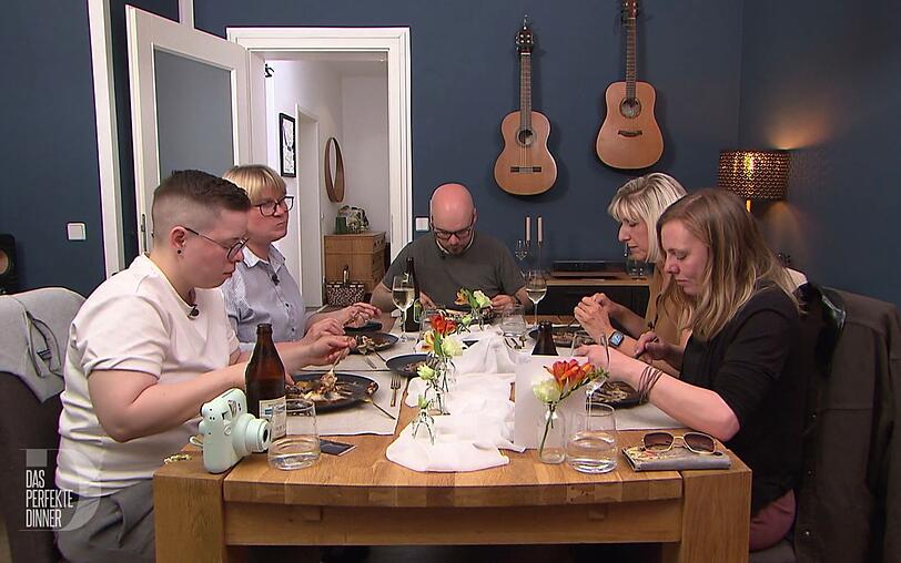 An Tag 2 in Dresden trifft sich die "Dinner"-Runde bei Patrick.