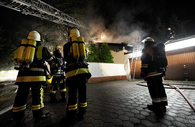 Feuer in Brenos Wohnhaus in Grünwald - Der Bayern-Spieler wurde leicht verletzt. Die Bilder
