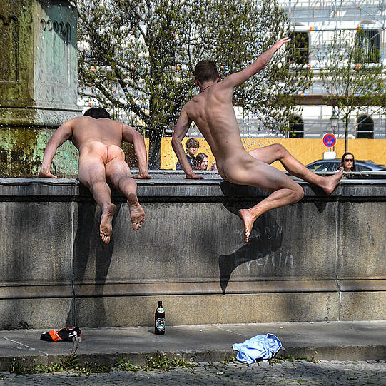 Die Nackedeis vom Geschwister-Scholl-Platz. Die Bilder.