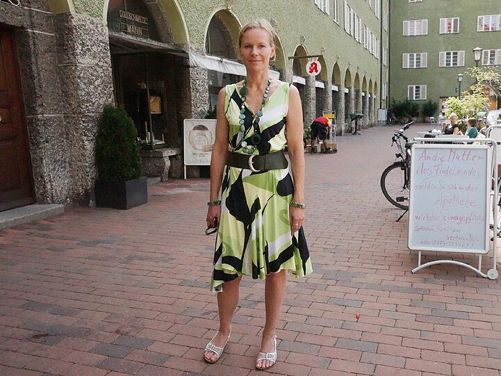 Apothekerin Monika Schübel sorgt sich wie mehrere Borstei-Bewohner um die Mutter: Sie bietet ihr Hilfe an.