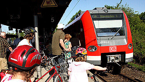 Radler finden kaum Platz in den S-Bahnen. Radler finden kaum Platz in den S-Bahnen.
