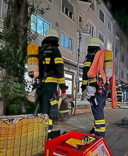 In der Nacht auf Montag brennt es im Käferstammhaus.  Die Feuerwehr ist zwei Stunden im Einsatz.