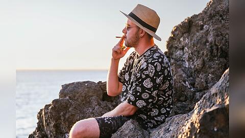 Am Strand eine Zigarette genießen? In Frankreich ab Juli nicht mehr gestattet.