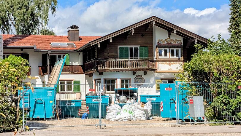 Auf der Sch&ouml;nheitsfarm der legend&auml;ren Gertraud Gruber in Rottach-Egern sind die Bautrupps anger&uuml;ckt. Zehn Monate wird dort renoviert und modernisiert.