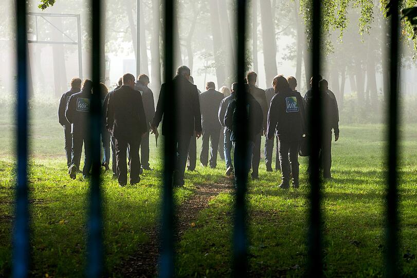 Die NPD-Fraktion hatte den Besuch des Flüchtlingsheims für sich beantragt und nach Ablehnung durch das Innenministerium vor dem Landesverfassungsgericht erzwungen.