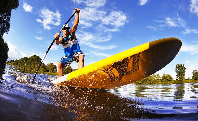 So elegant wird das Stand Up Paddling beim Free-Teststand wohl nicht aussehen &ndash; aber es ist ein Anfang.
