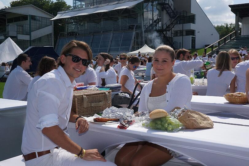 Die Bilder vom White Dinner am Sonntag in Riem.