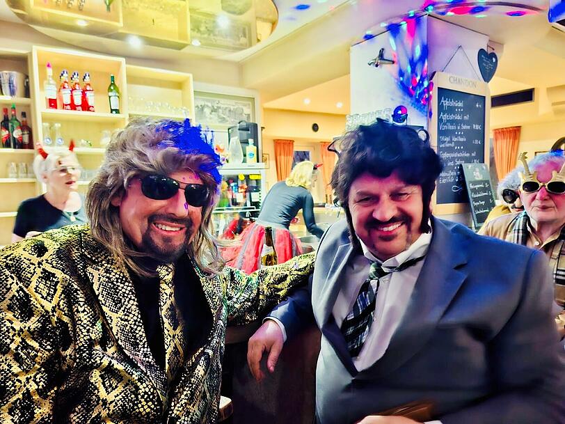 Wieder Leben im Bachmair am See: Daf&uuml;r haben sich viele am Freitagabend verkleidet.