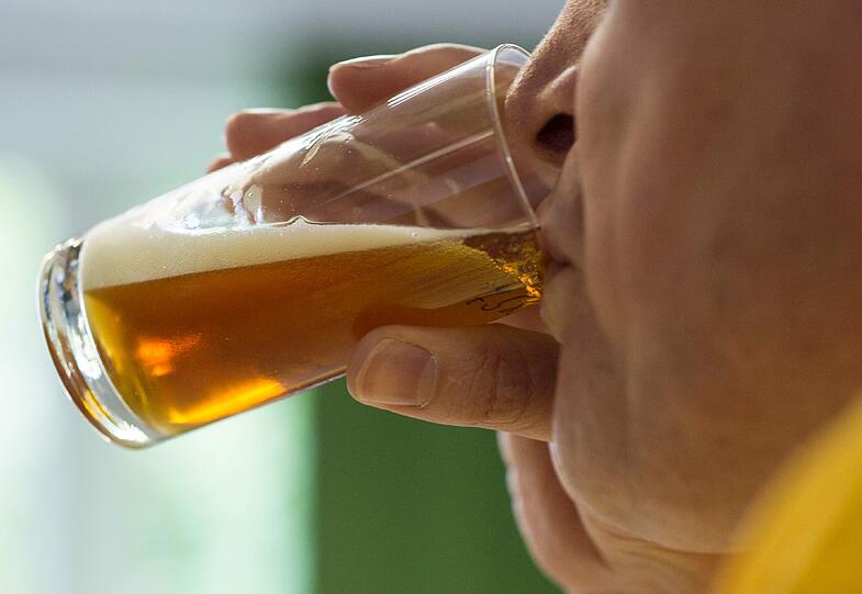 Insgesamt 102 Bier-Experten verkosten in Gräfelfing 1366 Biere aus 45 Laendern in 50 verschiedenen Kategorien. Am European Beer Star duerfen Braueren aus der ganzen Welt teilnehmen die nach der traditionellen, europaeischen Brauart Bier herstellen. Der Gewinner wird am 14.11.12 auf der Brau Beviale in Nuernberg bekannt gegeben.