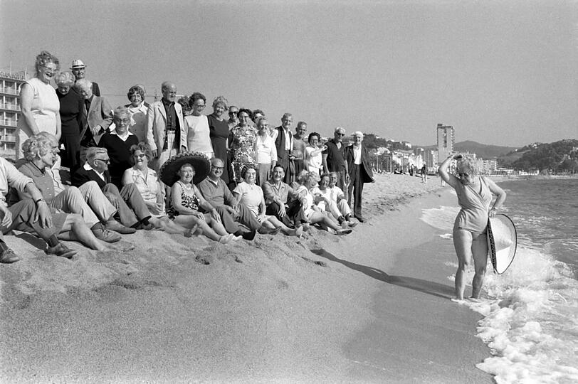Als die Rente noch Zukunft hatte: Senioren im November 1971 in Lloret de Mar &ndash; die meisten der hier Abgebildeten blieben fünf Monate im Jahr an der Costa Brava.