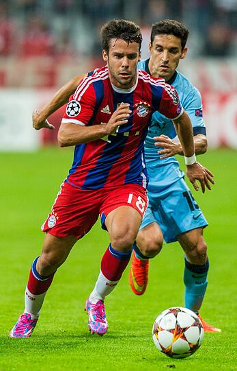 Neuzugang Bernat spielt Linksverteidiger.