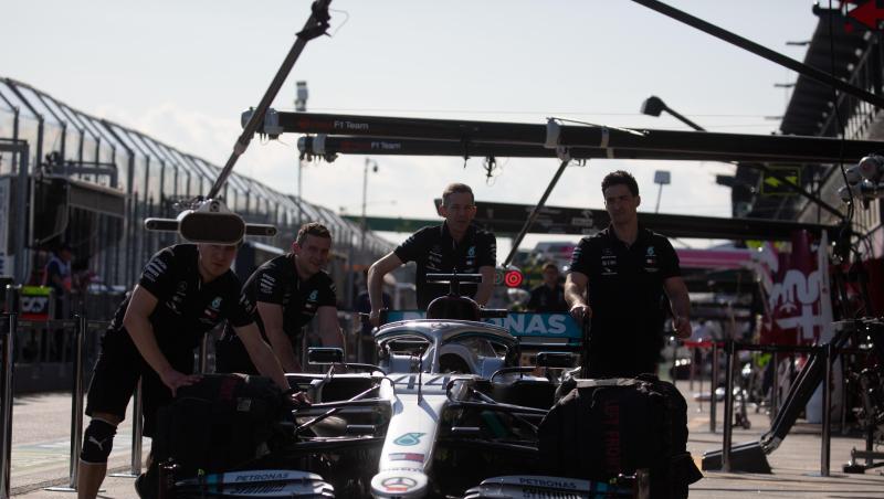 Auch in der Formel 1 sind derzeit die Motoren aus. Auch in der Formel 1 sind derzeit die Motoren aus.