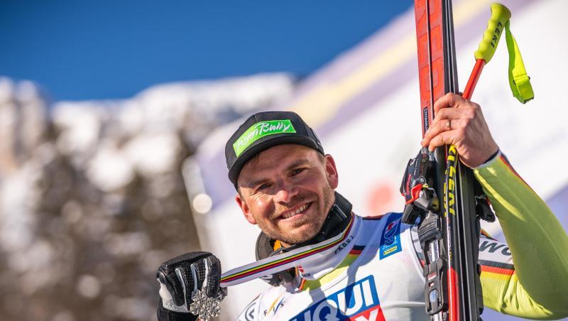 Abfahrts-Ass Andreas Sander präsentiert seine WM-Silbermedaille. Abfahrts-Ass Andreas Sander präsentiert seine WM-Silbermedaille.