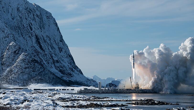Der Teststart der Spectrum-Rakete des bayerischen Herstellers Isar Aerospace im M&auml;rz. Der erste Flug dauerte nur wenige Sekunden, aber gilt in der Branche als gro&szlig;er Erfolg.