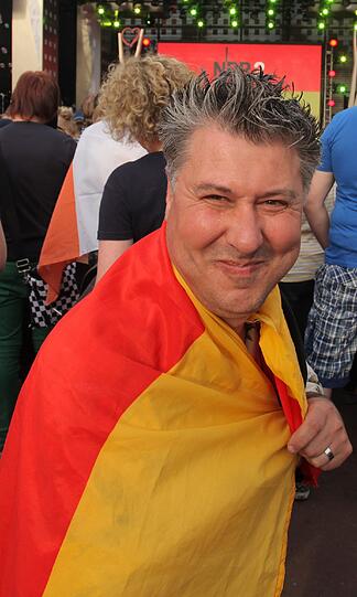 Super Stimmung auf dem ESC-Fanfest auf der Reeperbahn: Trotz der Kritik am diesjährigen Austragungsland feierten die Fans in Hamburg eine unbeschwerte Party. Die Bilder!