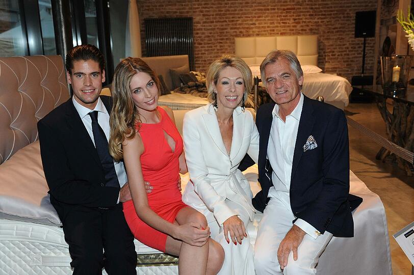Tommy Golz, Geraldine Golz, Eva Golz und Thomas Golz bei der Eröffnung des Betten Concept Store am 29.08.2013 in München.