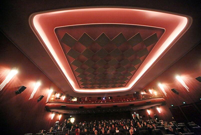 Filmproduzentin Ilse Kubaschewski gründete 1956 das erste Premierenkino Deutschlands, den Gloria Palast mit 600 Plätzen. 2012 wurde das Premium Kino nach langer Umbau-Pause von der Kinopolis Gruppe wieder eröffnet. Das Luxus Kino hat jetzt 270 Plätze mit verstellbaren Ledersesseln Fußstützen und kleinen Tischen. Der exclusive Stil der 50-er Jahre wurde im gesamten Kino beibehalten.