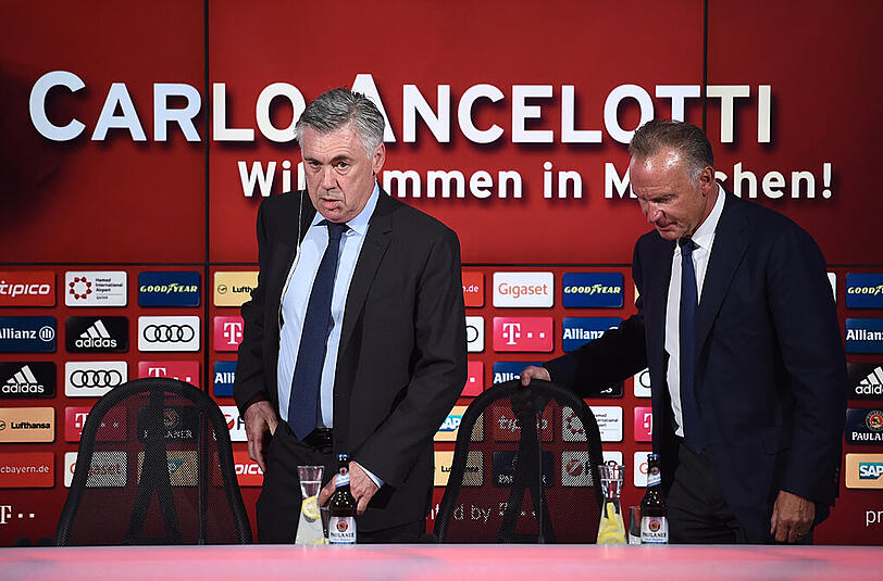 Calro Ancelotti ist angekommen in München: Der neue Bayern-Trainer wird von Vorstandsboss Karl-Heinz-Rummenigge zur Antritts-Pressekonferenz in der Allianz Arena begleitet.