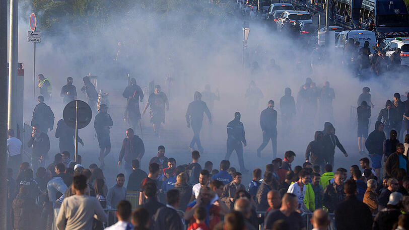 Vor der Partie Lyon gegen Besiktas spielten sich irre Szenen ab. Die Bilder.