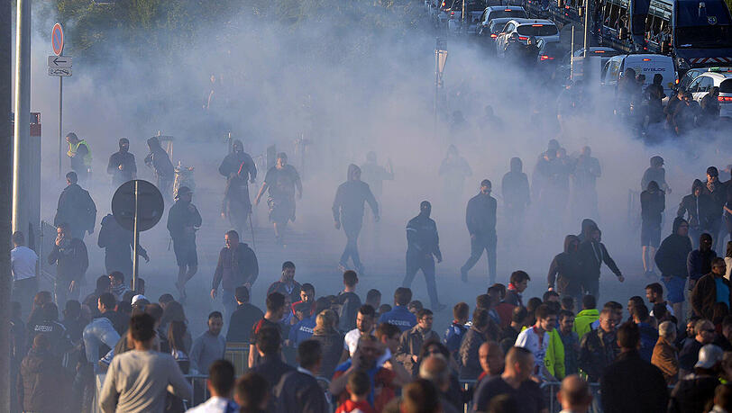 Vor der Partie Lyon gegen Besiktas spielten sich irre Szenen ab. Die Bilder. Vor der Partie Lyon gegen Besiktas spielten sich irre Szenen ab. Die Bilder.