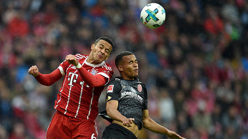 Thiago Alcantara: Note 3. Erneut etwas defensiver im zentralen Mittelfeld auf der Sechs im Einsatz. Machte seine Sache dort gut, verteilte die Bälle, blieb nach vorne aber eher unauffällig.