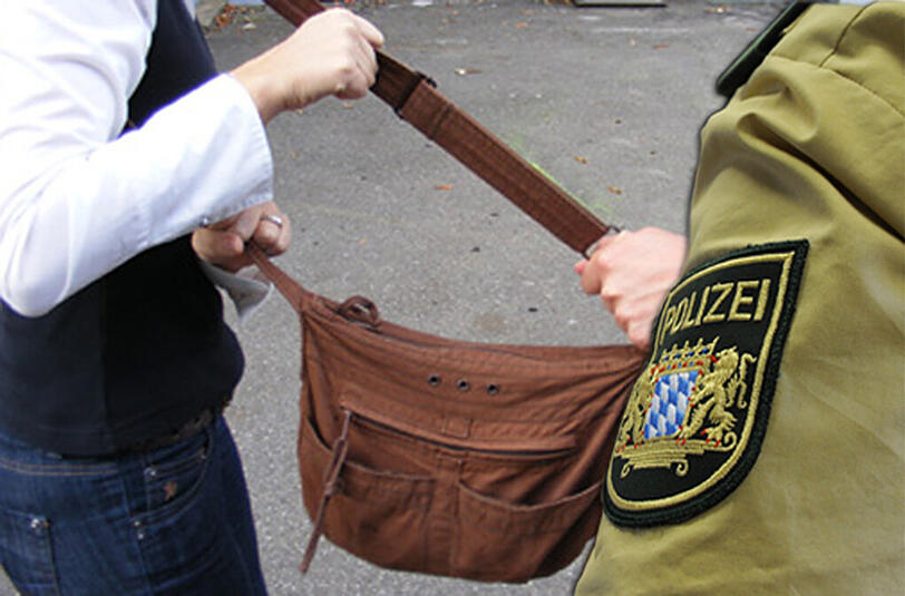 Der Mann gab sich als Polizist aus und wollte in Tasche und Geldbörse der Touristin sehen. Nachdem er gegangen ist, bemerkte die Frau, dass ihr mehrere Geldscheine fehlten. (Symbolbild/Archivbild)