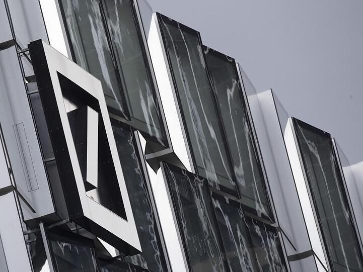 Nach Darstellung eines Angeklagten gab es "eine sehr enge Verflechtung" der Deutschen Bank mit umstrittenen Cum-Ex-Geschäften.