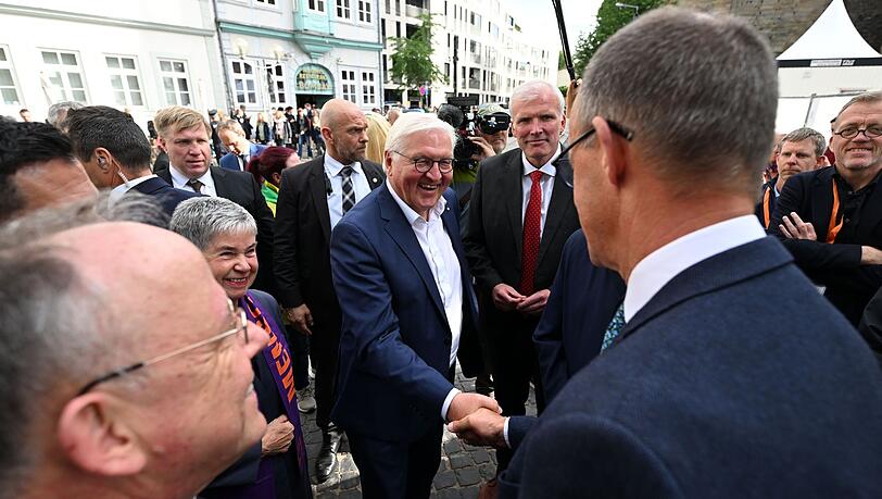 Frank-Walter Steinmeier und Friedrich Merz waren auch beim Katholikentag vor zwei Jahren in Erfurt. (Archivbild) Frank-Walter Steinmeier und Friedrich Merz waren auch beim Katholikentag vor zwei Jahren in Erfurt. (Archivbild)