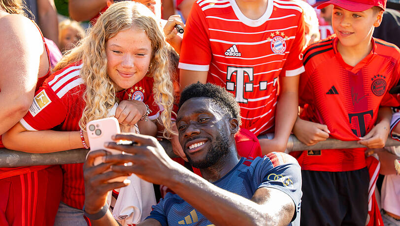 Beliebt bei den Fans: Davies. Beliebt bei den Fans: Davies.
