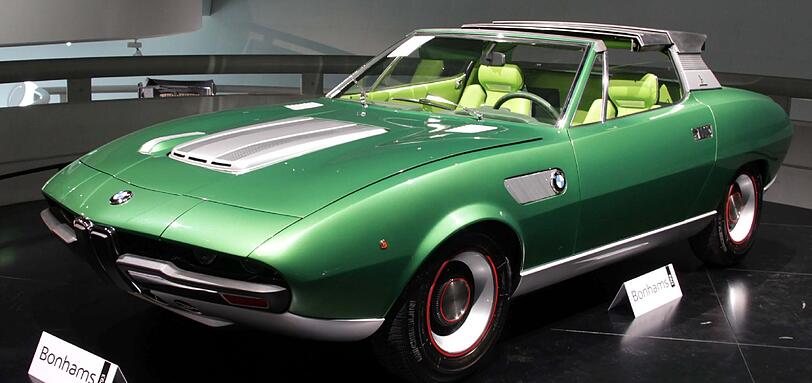 Der froschgrüne BMW "Spicup Convertible Coupé, Couchwork by Carrozzeria Bertone", eine Sonderedition von 1969, ist...