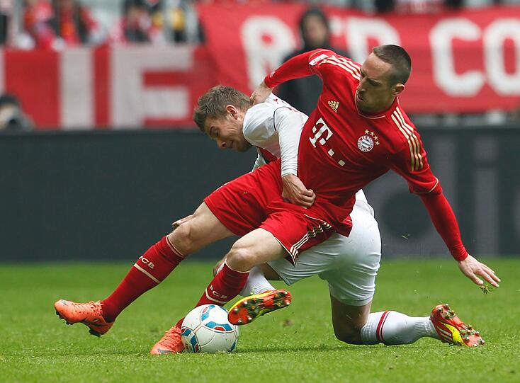 FRANCK RIBÉRY: Das Geburtstagskind startete als wollte er alle Kerzen, alle Augsburger, auf einmal ausblasen. Riesensolo über links, das zum 1:0 führte. Strammer Rechtsschuss an den Pfosten (25.). Baute später etwas ab. NOTE: 3