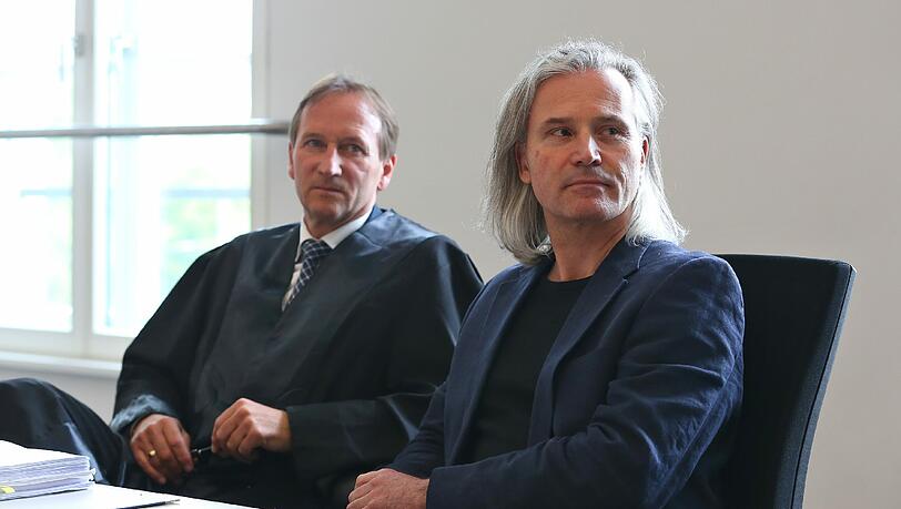 Michael Herrmann (r) klagt gegen den Täter auf 20 000 Euro Schmerzensgeld. (Archivbild) Michael Herrmann (r) klagt gegen den Täter auf 20 000 Euro Schmerzensgeld. (Archivbild)